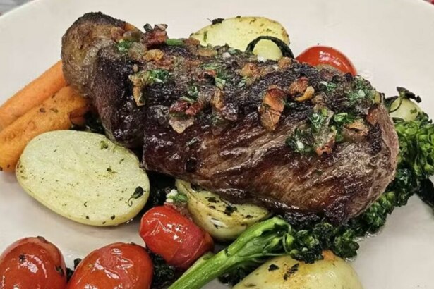 Maminha com manteiga de cebola caramelizada em trecho da receita do é de casa