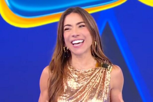 Patricia Abravanel sorrindo em trecho do sorteio da Tele Sena de Independência