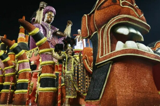 Pérola Negra em trecho do desfile no grupo de acesso do Carnaval 2025 em São Paulo