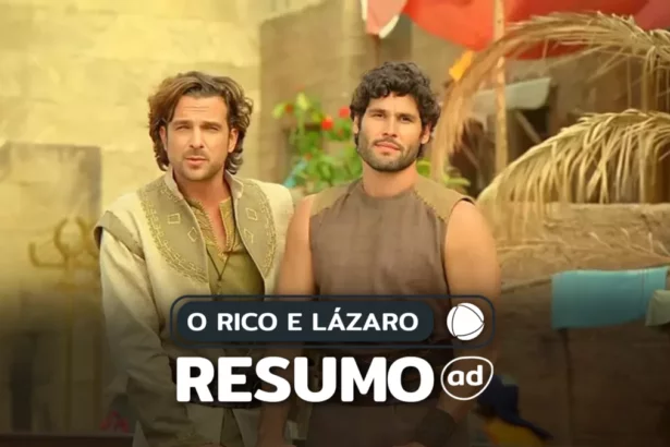 Dois homens, Dudu Azevedo e Igor Rickli, em trajes de época posam lado a lado. O primeiro, à esquerda, usa uma túnica clara com detalhes em bordado, enquanto o segundo veste uma túnica marrom escura. No centro, o texto "O RICO E LÁZARO" em branco, e logo abaixo "RESUMO" também em branco