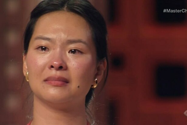 Teresa chorando ao ser eliminada do MasterChef