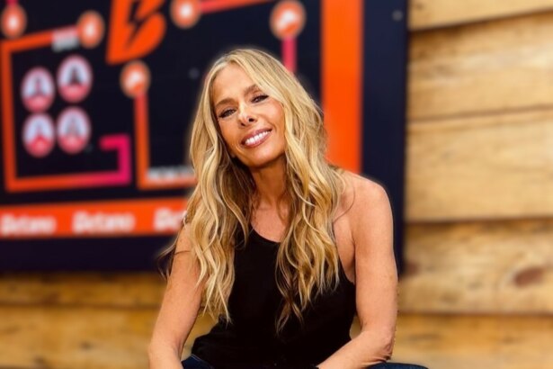 Adriane Galisteu posa em frente a painel da Betano durante ação promocional de A Fazenda 17 na RECORD
