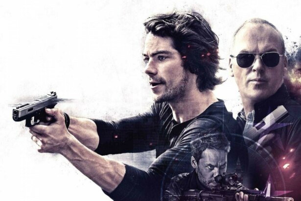 Jovem agente Mitch Rapp armado ao lado de veterano Stan Hurley em cena de ação do filme O Assassino: O Primeiro Alvo