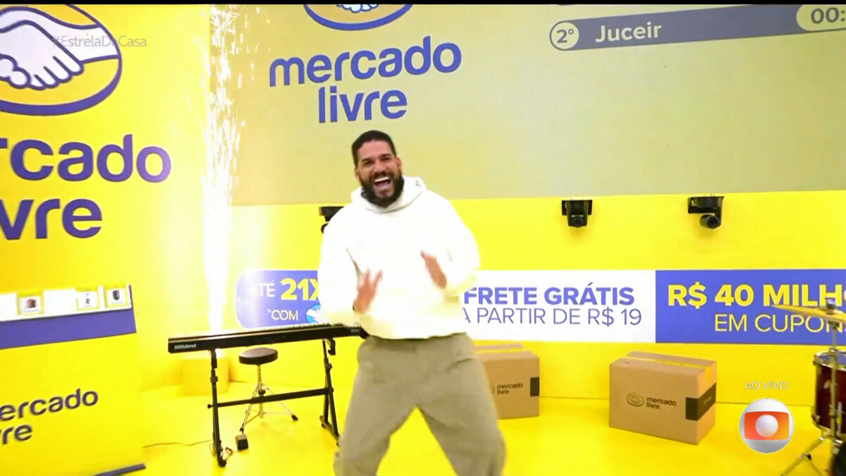 Brenno celebra vitória na Prova Dono do Palco