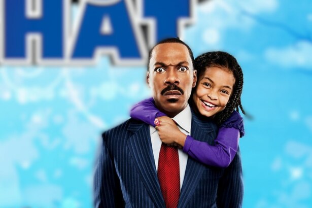 Pôster do filme "Imagine Só!". Eddie Murphy, no papel de um executivo, está em primeiro plano com uma expressão cômica de surpresa ou pânico. Ele usa um terno listrado e uma gravata vermelha. Atrás dele, a atriz mirim Yara Shahidi, sorrindo, o abraça, com a cabeça apoiada em seu ombro. O fundo da imagem é azul e desfocado, com o título do filme parcialmente visível
