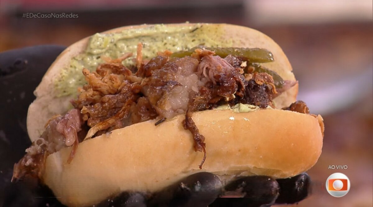 Sanduíche de costela desfiada com maionese de agrião e creme de provolone, exibido no programa É de Casa da TV Globo
