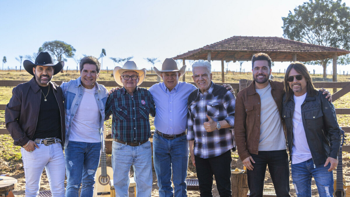 Cantores sertanejos reunidos na fazenda de Daniel para especial do Viver Sertanejo, com cenário rural e clima de festa
