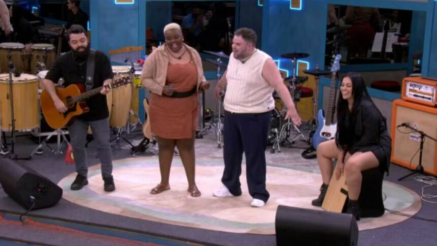 Biahh Cavalcante, Daniel Sobral, Hanii e Thainá Gonçalves se apresentando no Desafio Musical do Estrela da Casa