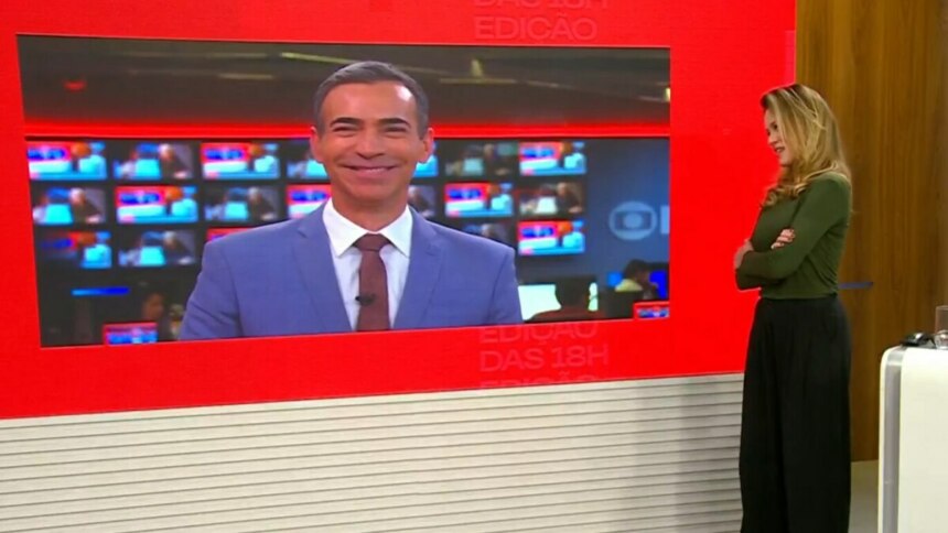 César Tralli sorri ao vivo na tela da GloboNews, enquanto Natuza Nery observa sua despedida no estúdio da Edição das 18h.