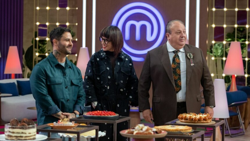 Diego Lozano, Helena Rizzo e Erick Jacquin em trecho da estreia no MasterChef Confeitaria, na frente de vários pratos