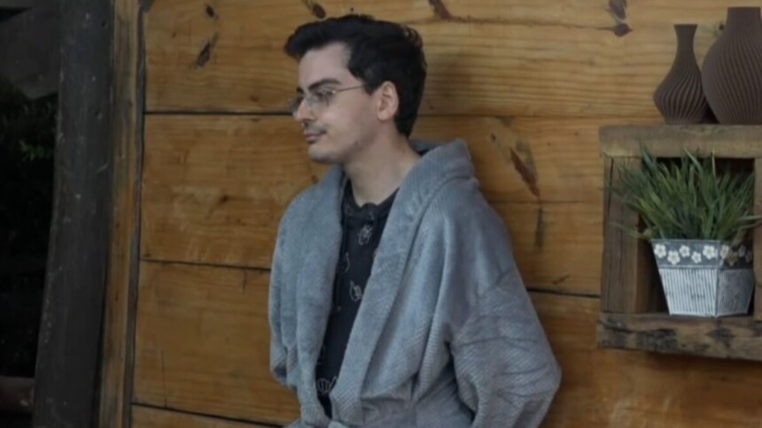 Dudu Camargo na casinha da árvore de A Fazenda 17