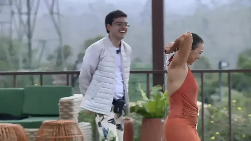 Dudu Camargo olha para Yoná na beira da piscina
