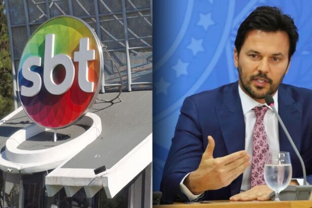 O ex-ministro das Comunicações, Fábio Faria, veste um terno azul, camisa social branca e uma gravata rosa com estampa, em montagem com a logo do SBT
