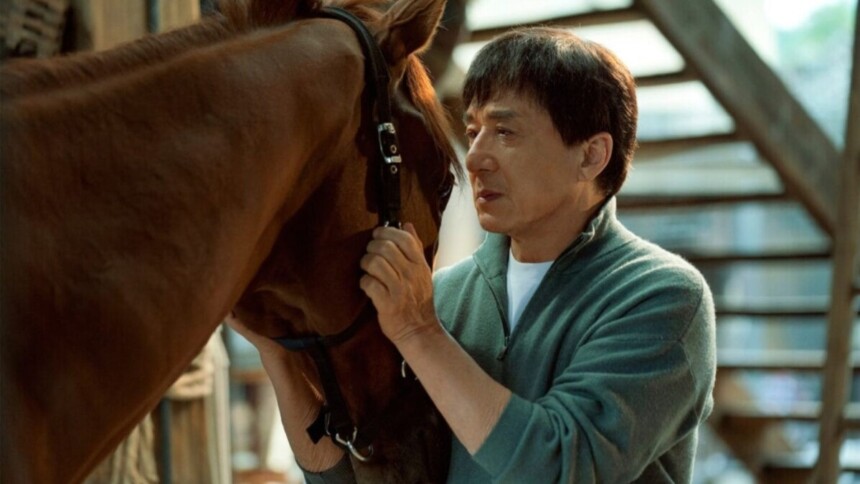 Jackie Chan em trecho do filme Bons Companheiros