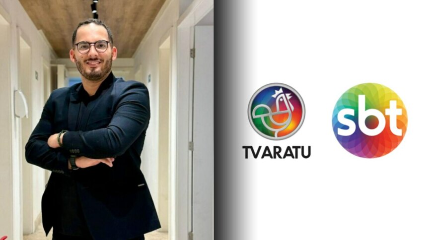 Jamerson Oliveira, diretor do Alô Juca, veste terno preto e está em um corredor. Na montagem está ainda o logo da TV Aratu e do SBT