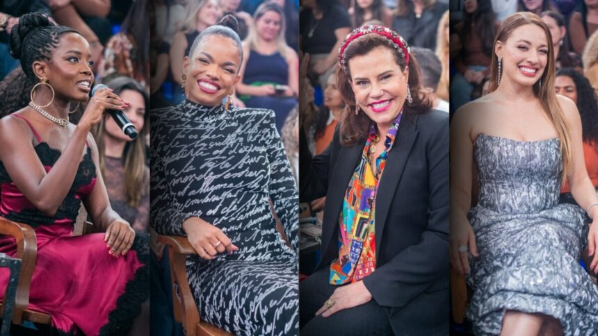 Clara Moneke, Jeniffer Nascimento, Narcisa Tamborindeguy e Beatriz Reis sentadas no cenário do Altas Horas