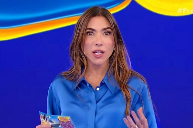 Patricia Abravanel de blusa azul no quinto sorteio de Tele Sena