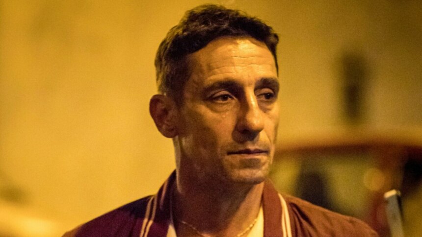 Tuca Andrada em trecho de série exibida pela Globo