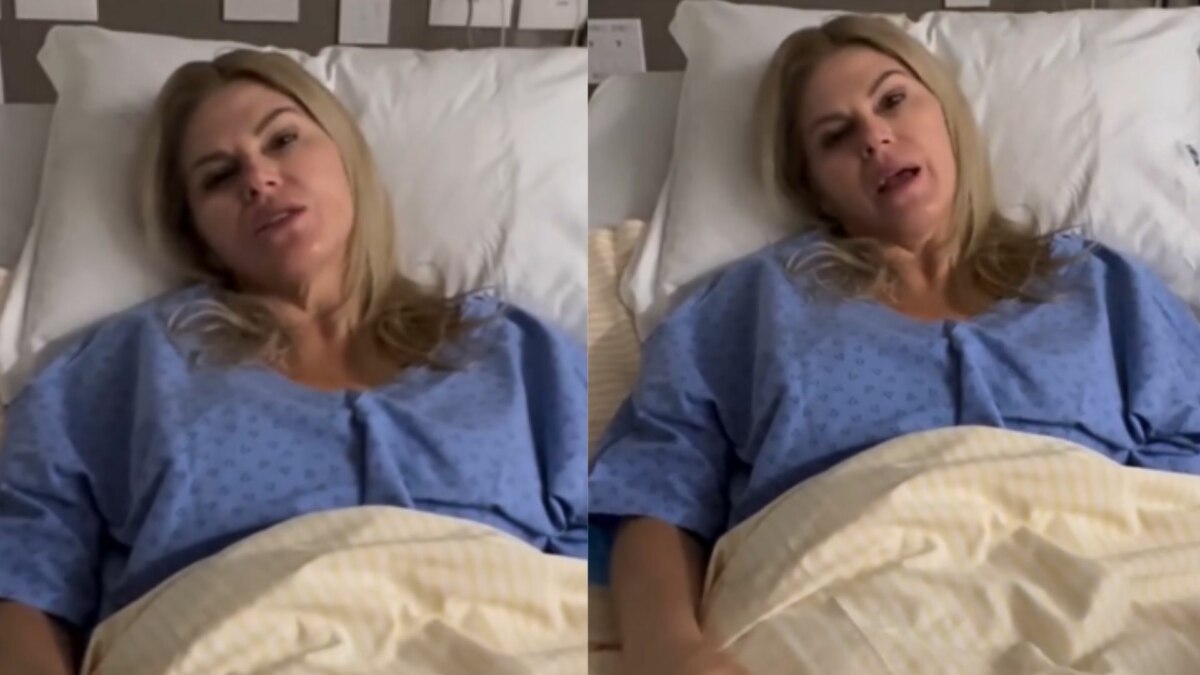 Montagem de duas fotos da socialite Val Marchiori, deitada em um leito de hospital, vestindo uma bata azul clara e olhando para a câmera.