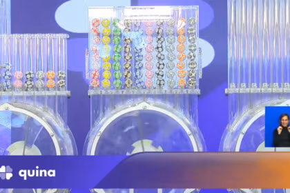 Bolas da Quina pronta pare descerem no globo do sorteio