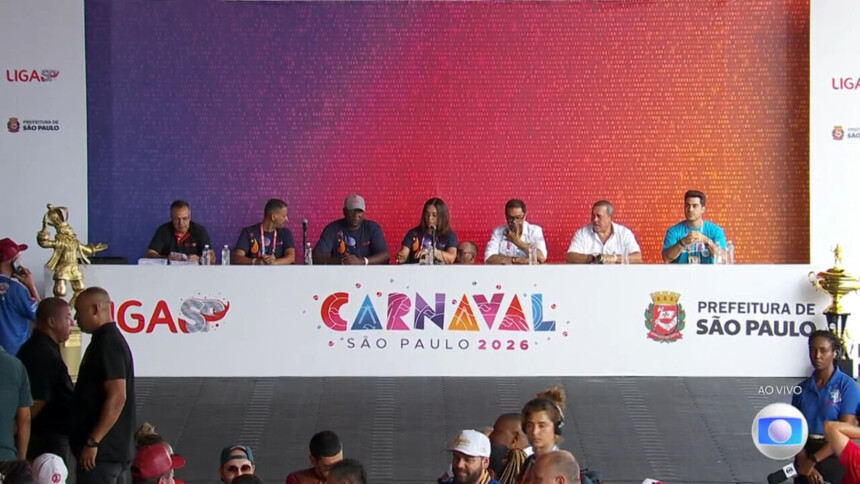 Mesa diretora na apuração do Carnaval de SP 2026